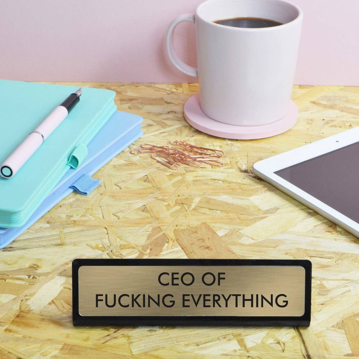 Tischaufsteller „CEO of Fucking Everything“